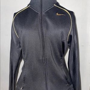 Sporty slim fitted sweater